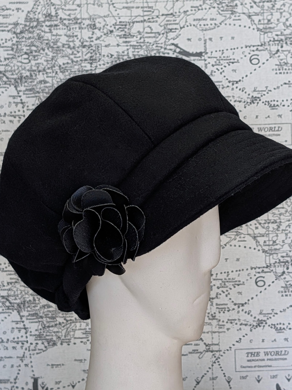 NWT Mucros Weavers Black Wool Newsboy Baker Boy Cap Ireland Rosette  One Size